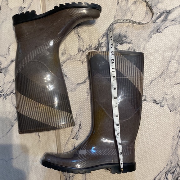 Burberry Mega Check☑️Smokey Grey Boots RARE & Beautiful! 🔥GUC 38 EU, 7.5-8🇺🇸 - Picture 13 of 13